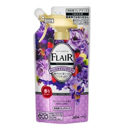 Кондиционер-спрей  для одежды с дезодорирующим эффектом КAO "Flair Fragrance" сладкий ягодный аромат мягкая упаковка 240мл